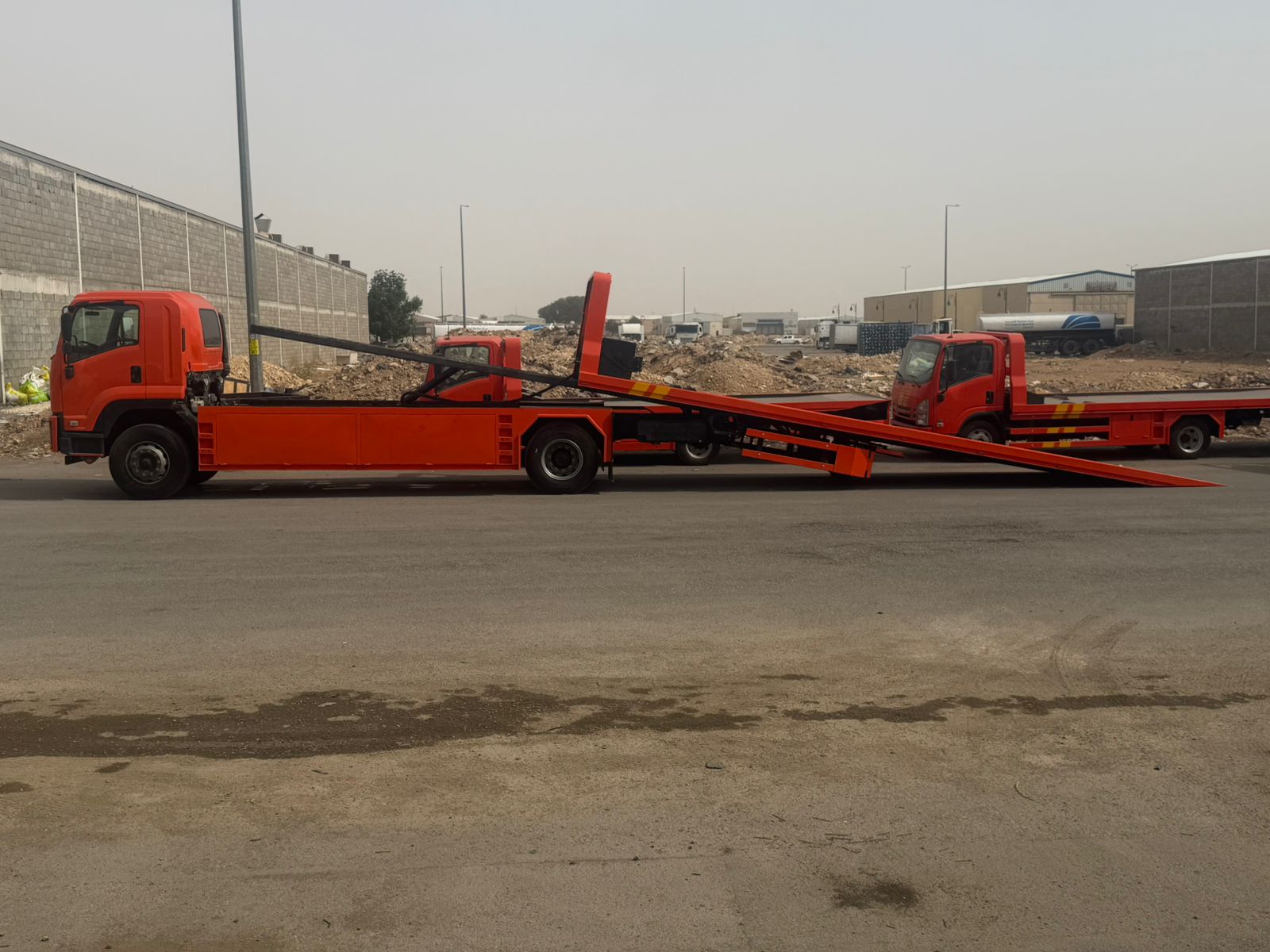 سطحة مع رامب هيدروليكي - تحميل سهل وآمن